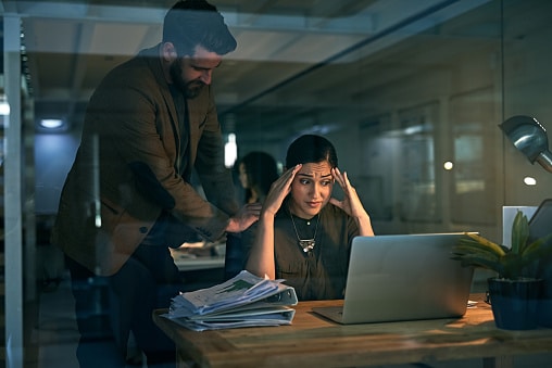 Cyberstalking scolastico: come intervenire quando l’aggressione è dentro chat e gruppi